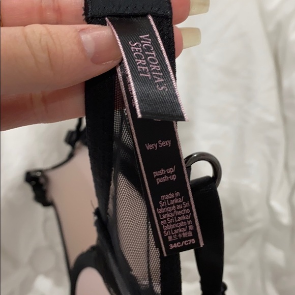 Brand new Victoria secret bra - Picture 3 of 3